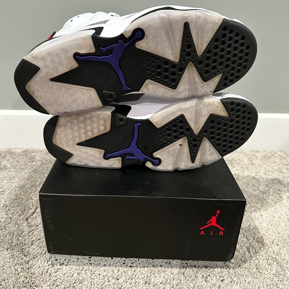 Jordan 6 Men's White and Gray Athletic Shoes - Picture 5 of 6